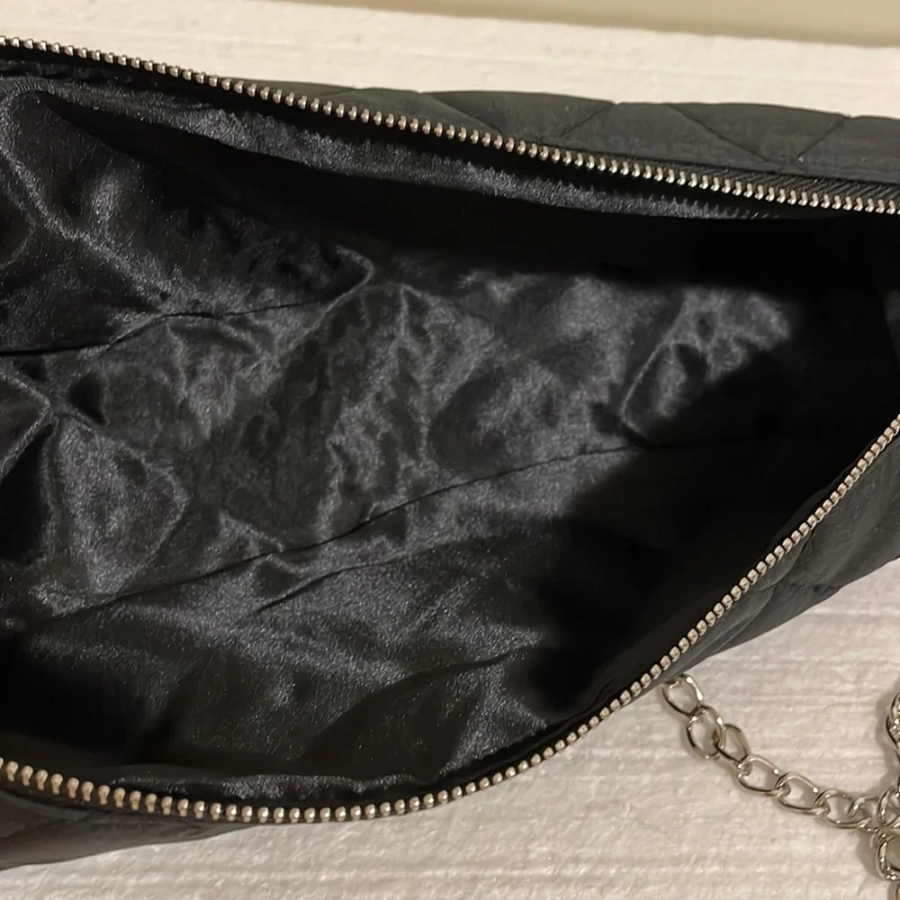 New✨Quilted Black Bag with Chanel Logo - Picture 5 of 7